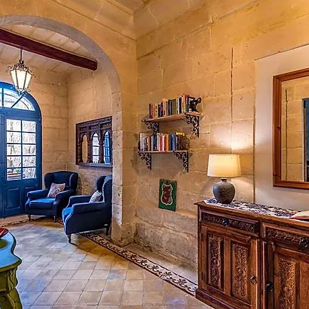 The Stonehouse San Ġiljan