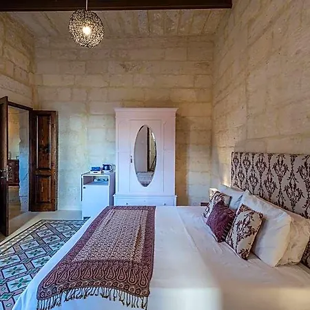 The Stonehouse San Ġiljan